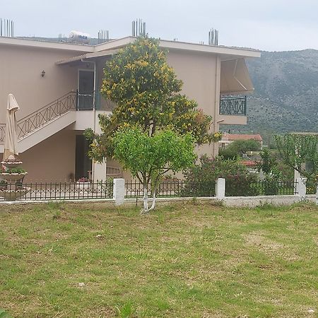 Διαμέρισμα Μεντησ Igoemenitsa Buitenkant foto