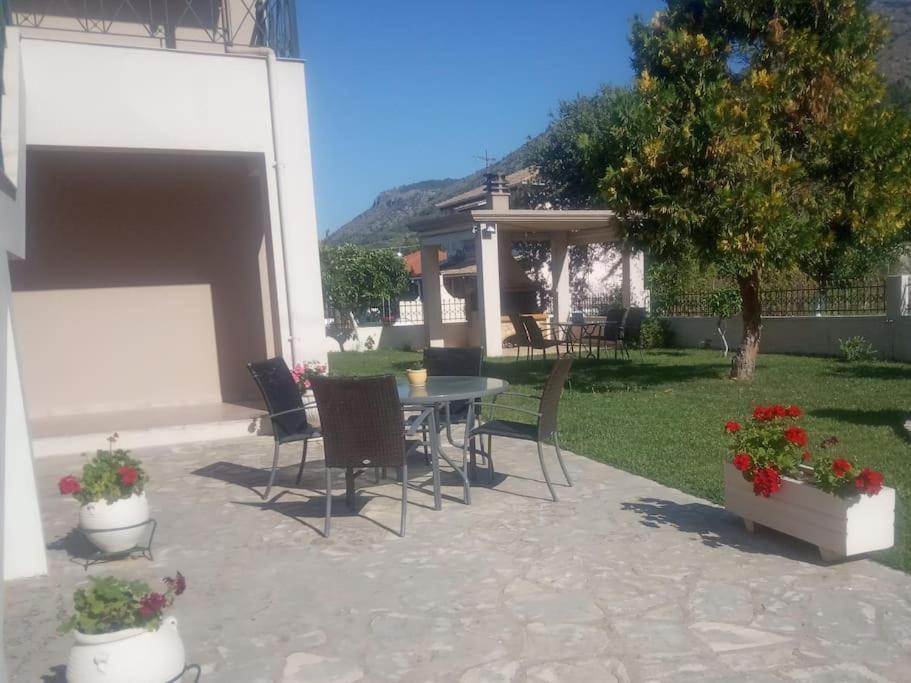 Διαμέρισμα Μεντησ Igoemenitsa Buitenkant foto