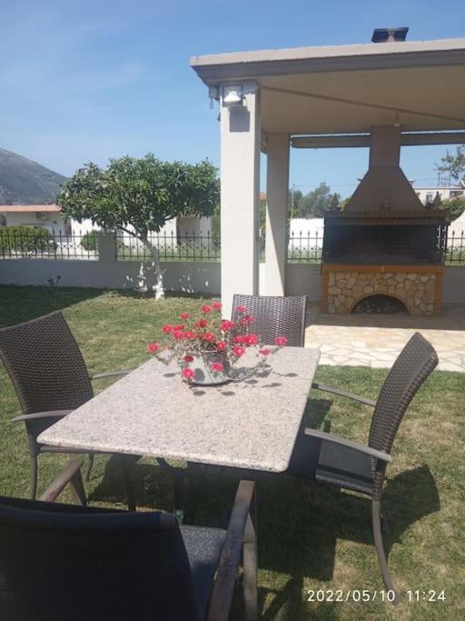 Διαμέρισμα Μεντησ Igoemenitsa Buitenkant foto