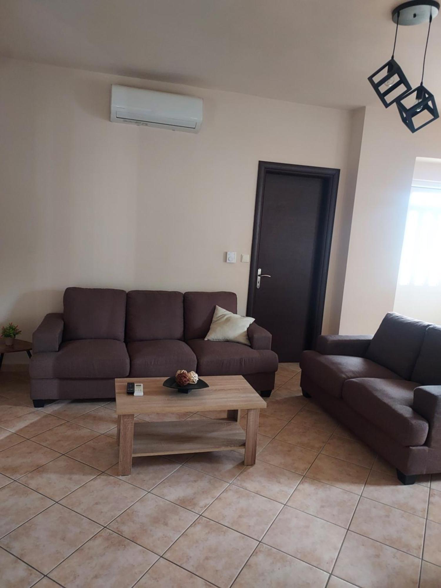 Διαμέρισμα Μεντησ Igoemenitsa Buitenkant foto